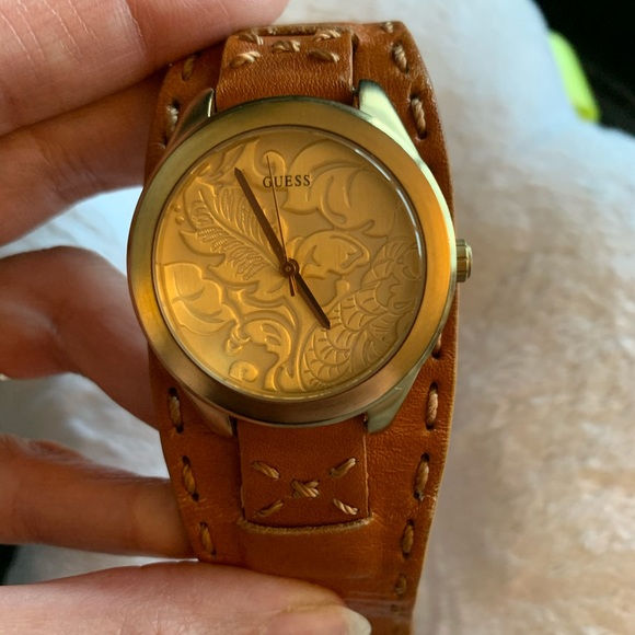 Guess watch with brown leather strap - Picture 2 of 5